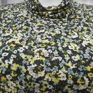 blusa cuello alto flores verdes