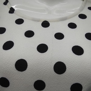 blusa blanca lunares negros