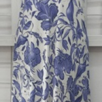 vestido blanco flores azules